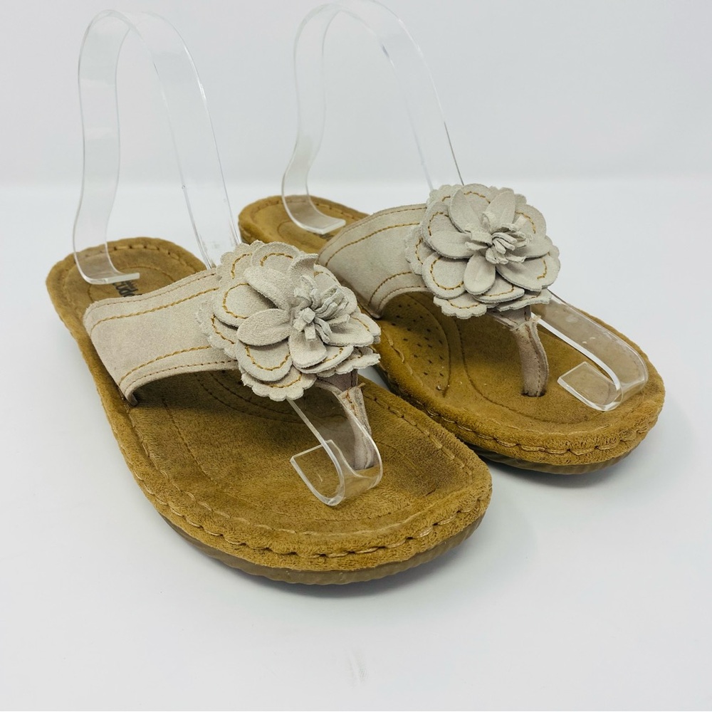 COBBIE CUDDLERS 7W Cream Gina Leather Thong Comfort Sandals Floral Beach Cottage